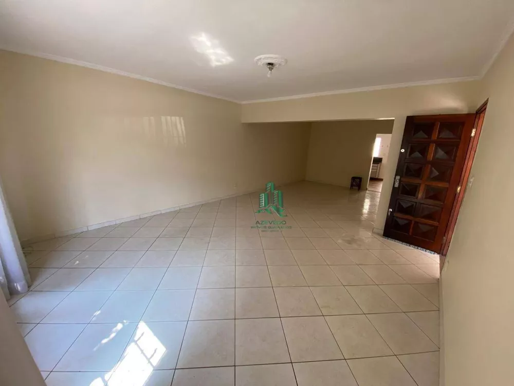 Casa à venda com 2 quartos, 250m² - Foto 2