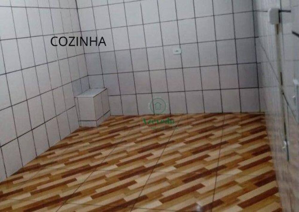 Casa à venda com 8 quartos, 200m² - Foto 1