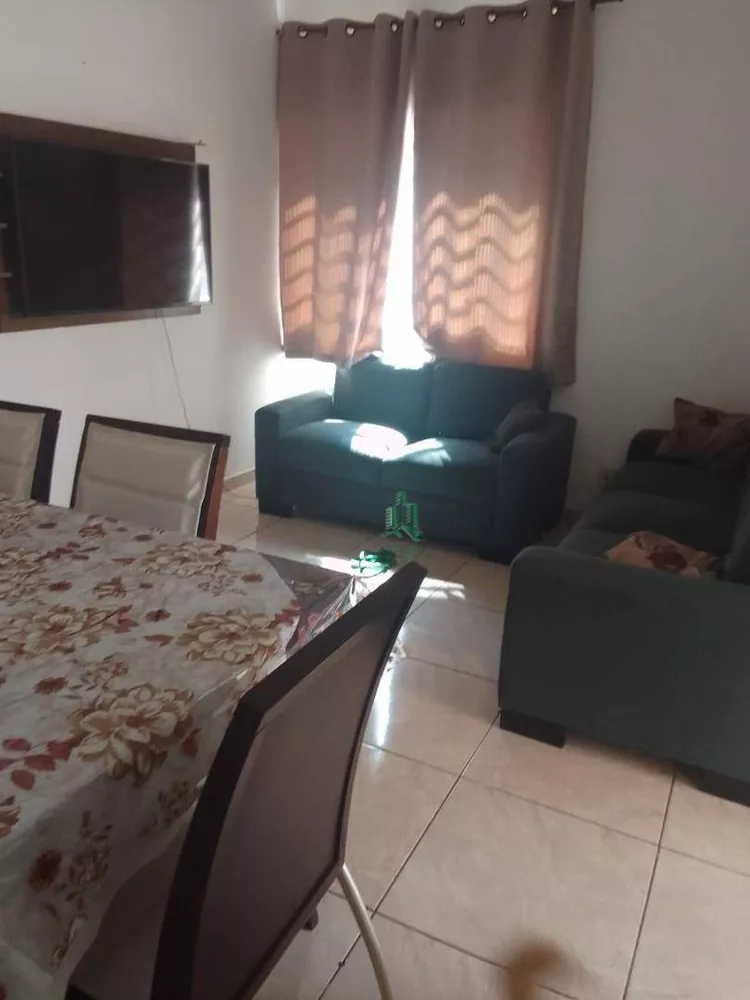 Casa à venda com 3 quartos, 250m² - Foto 1