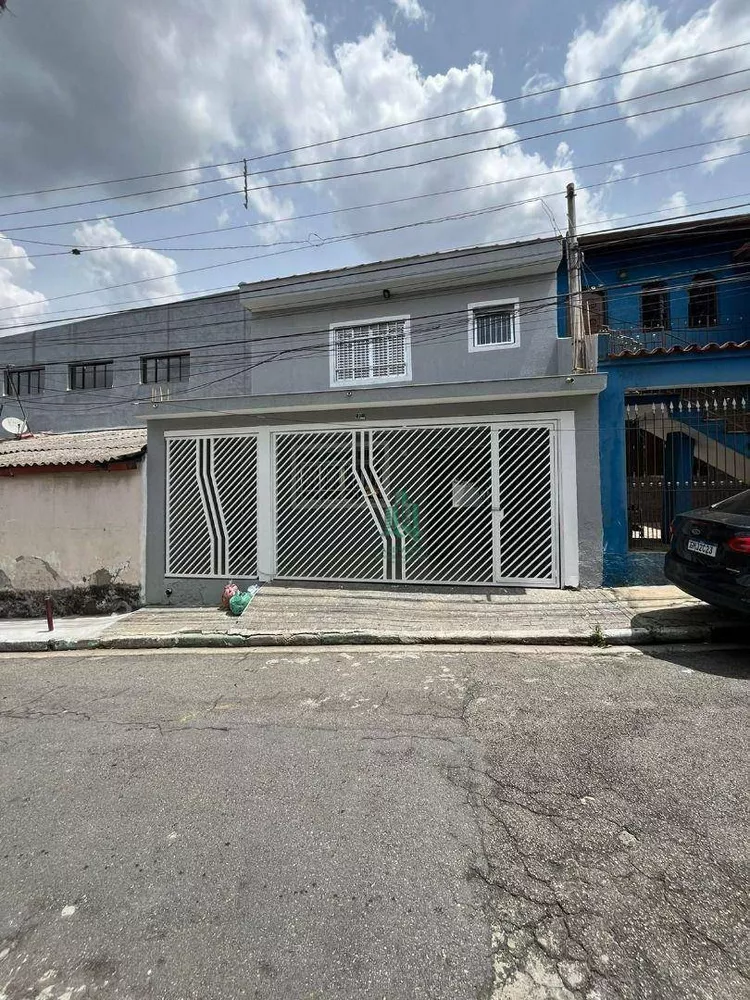 Sobrado à venda com 3 quartos, 220m² - Foto 1