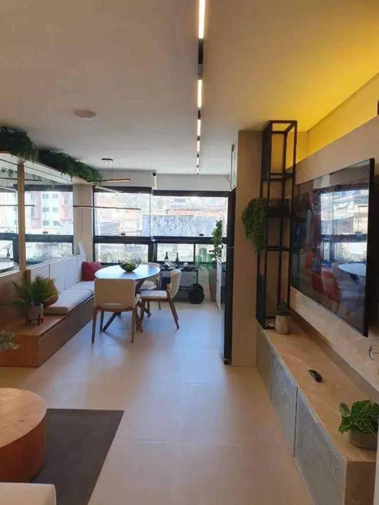 Apartamento à venda com 2 quartos, 67m² - Foto 2