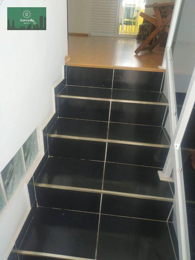 Sobrado à venda com 4 quartos, 250m² - Foto 2