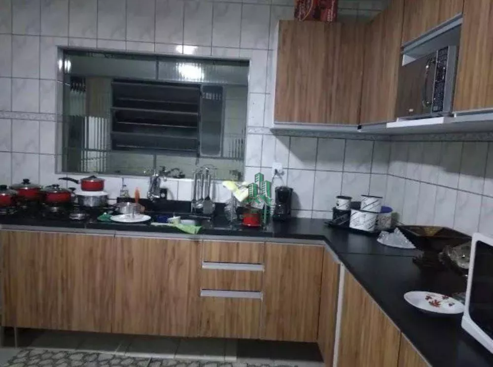 Sobrado à venda com 2 quartos, 200m² - Foto 3