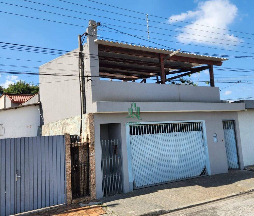 Casa à venda com 3 quartos, 210m² - Foto 2
