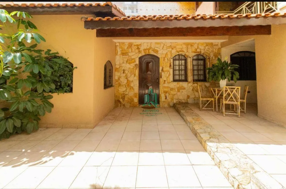 Casa, 3 quartos, 223 m² - Foto 2
