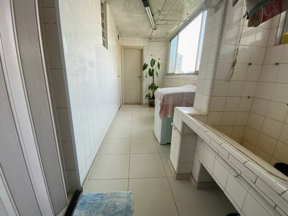 Apartamento à venda com 3 quartos, 212m² - Foto 6