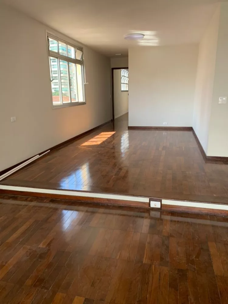 Apartamento para alugar com 3 quartos, 165m² - Foto 2