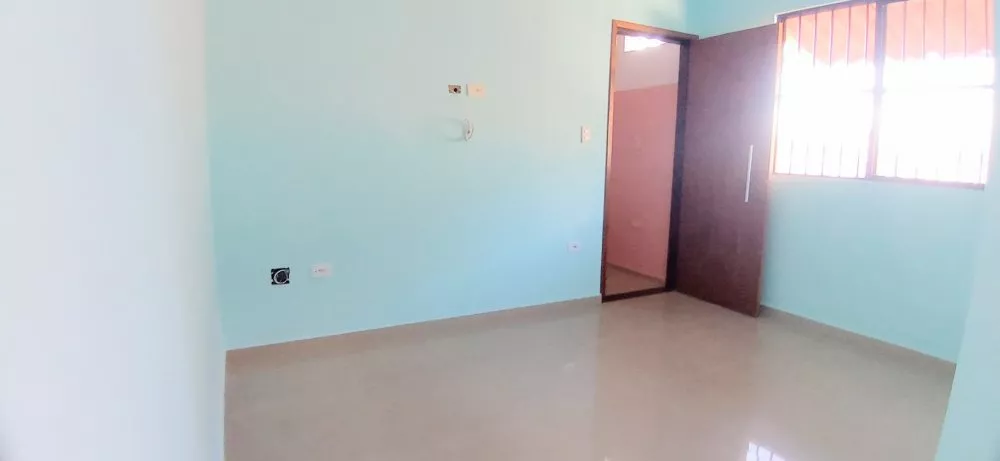 Casa à venda com 3 quartos, 67m² - Foto 1