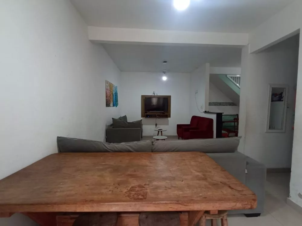 Casa para alugar com 3 quartos, 110m² - Foto 1