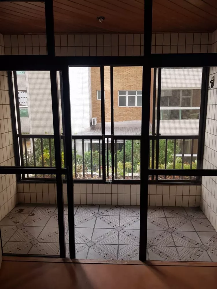 Apartamento à venda com 3 quartos, 130m² - Foto 4