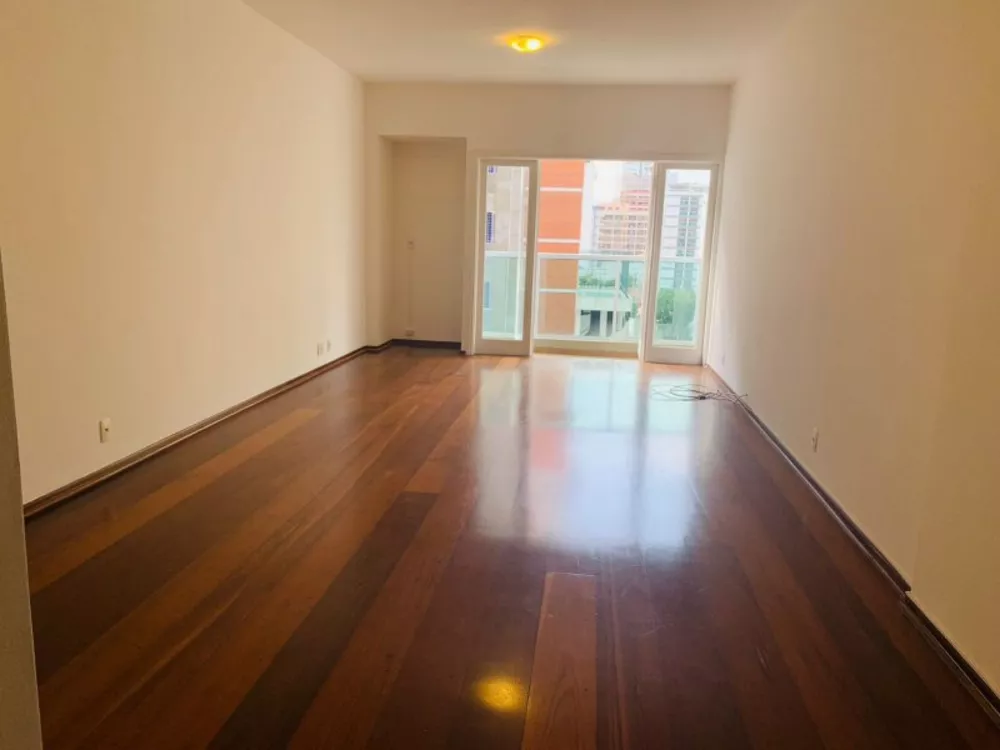 Apartamento para alugar com 3 quartos, 140m² - Foto 1