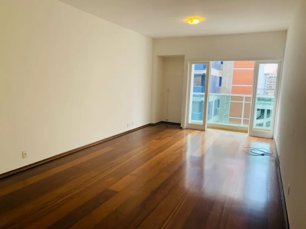 Apartamento para alugar com 3 quartos, 140m² - Foto 4