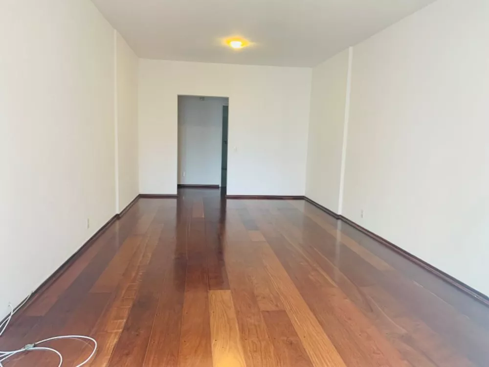 Apartamento para alugar com 3 quartos, 140m² - Foto 2