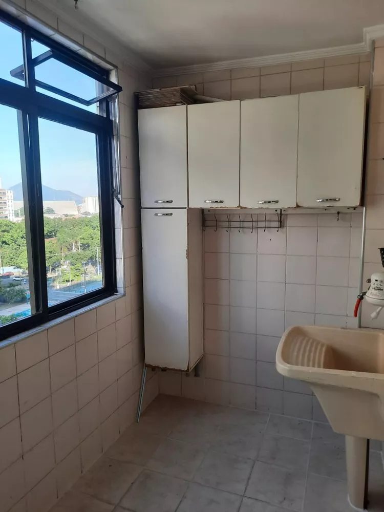 Apartamento para alugar com 3 quartos, 135m² - Foto 2