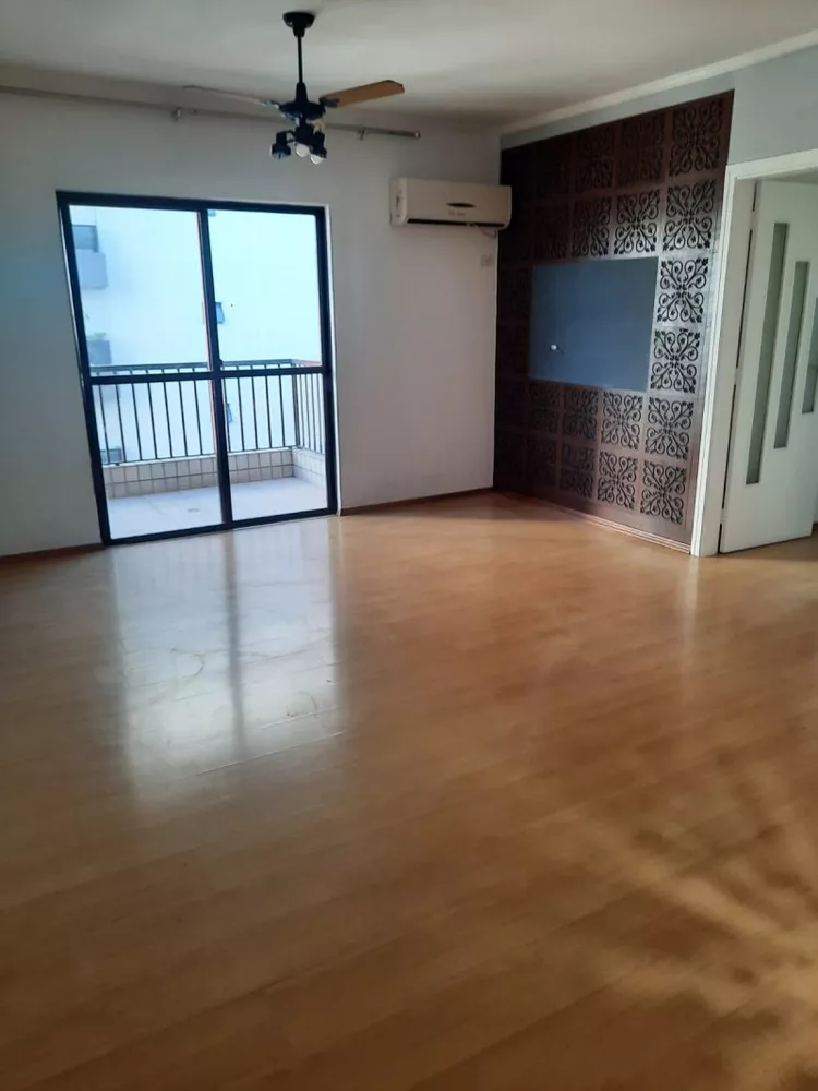 Apartamento para alugar com 3 quartos, 135m² - Foto 1