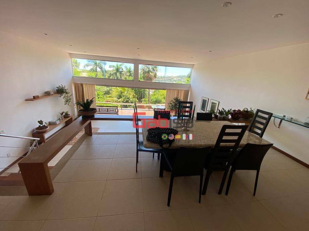 Casa à venda com 8 quartos, 500m² - Foto 1