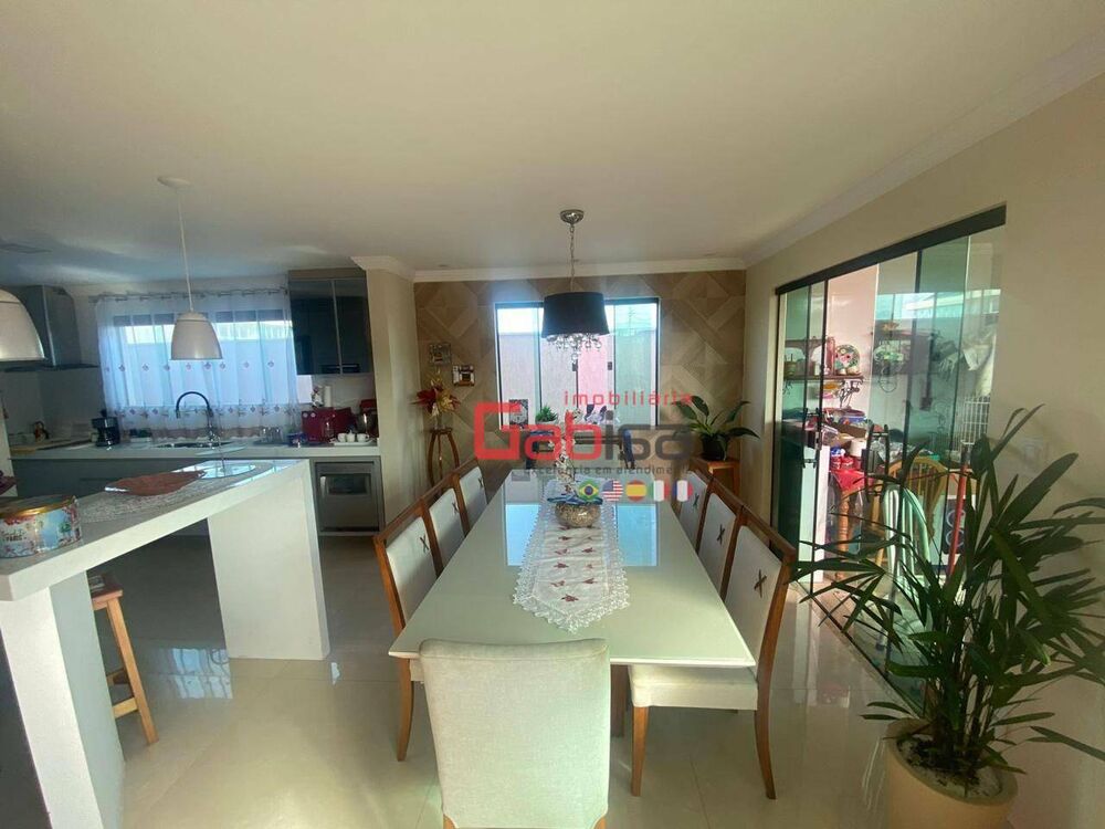 Casa de Condomínio à venda com 4 quartos, 204m² - Foto 1