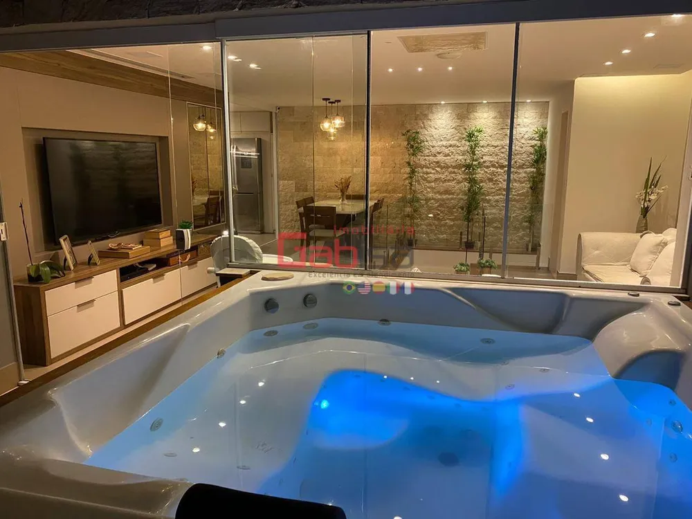 Cobertura, 3 quartos, 240 m² - Foto 1