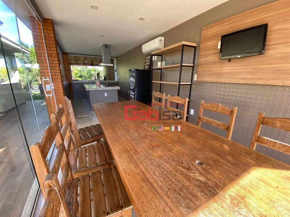 Casa de Condomínio à venda com 4 quartos, 240m² - Foto 2