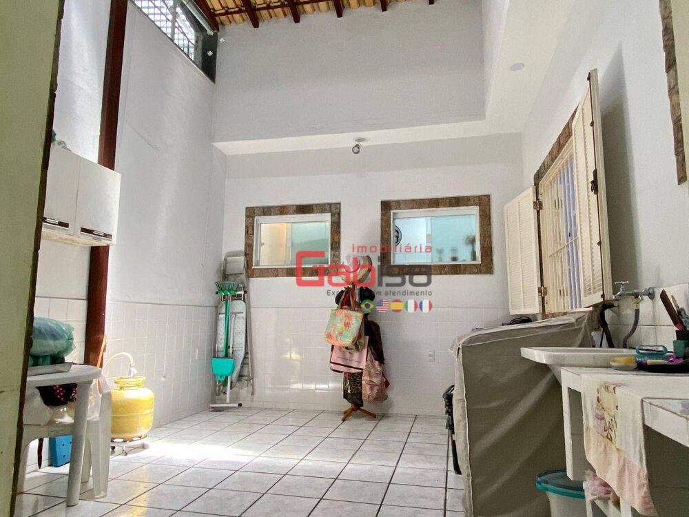 Casa à venda com 4 quartos, 235m² - Foto 1