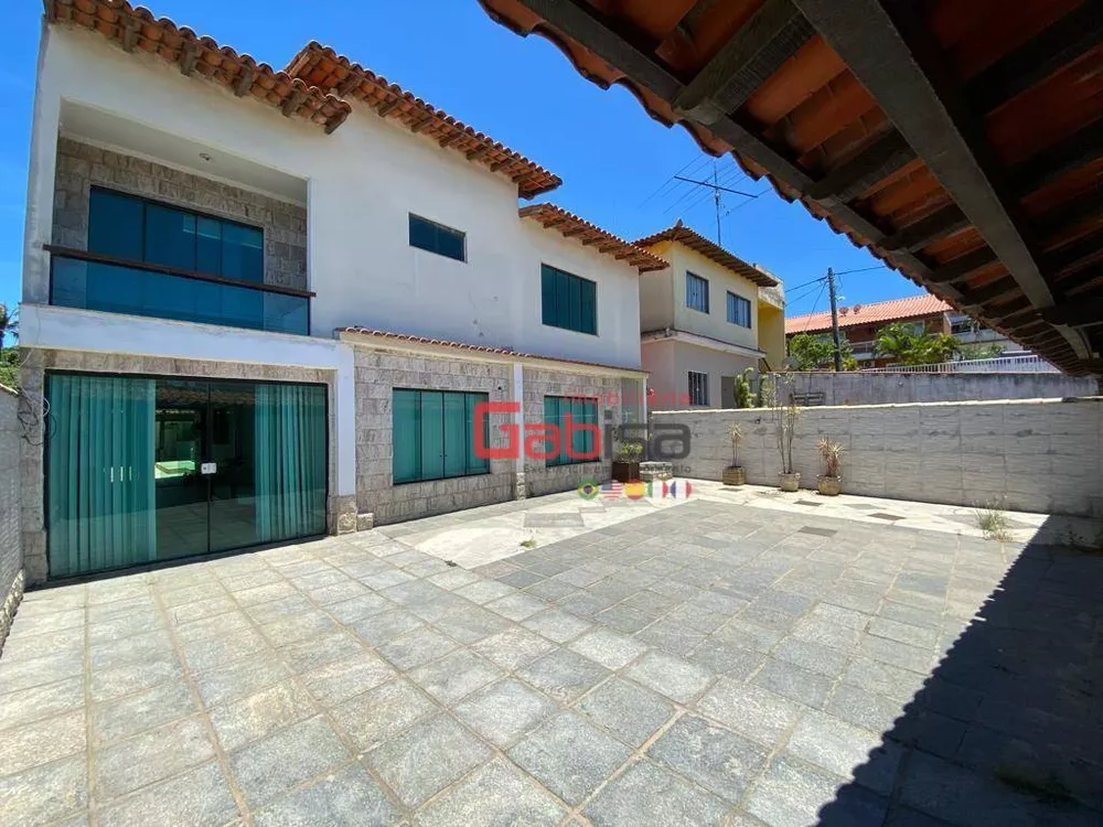 Casa à venda com 4 quartos, 300m² - Foto 2