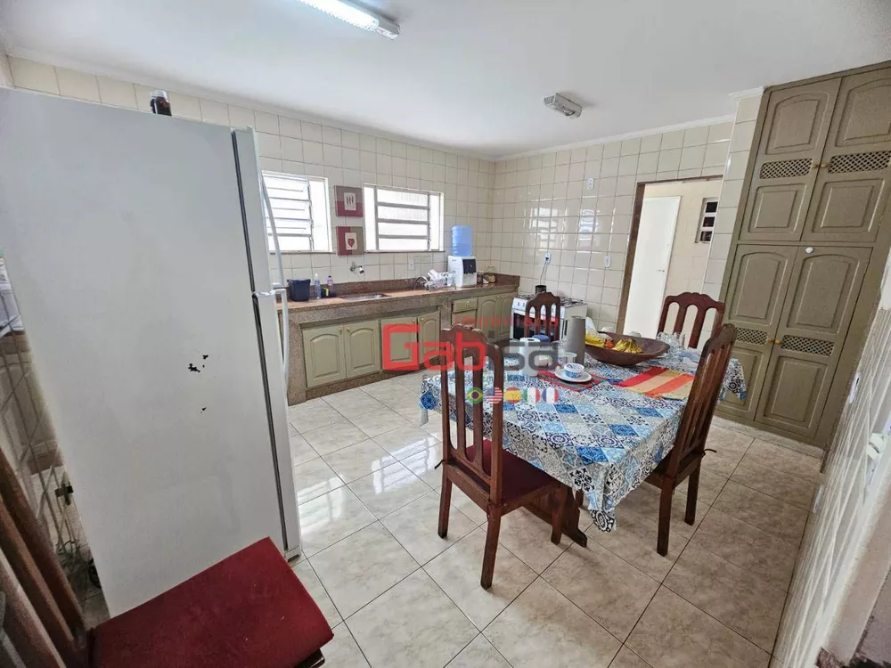 Apartamento, 3 quartos, 211 m² - Foto 2