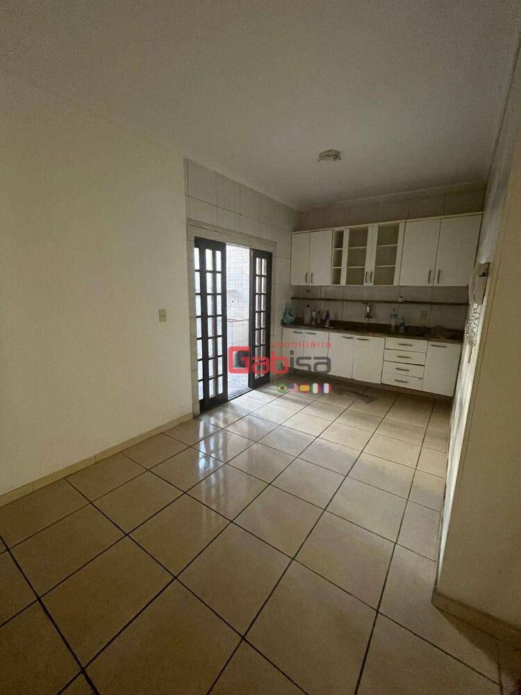 Casa à venda com 2 quartos, 145m² - Foto 4