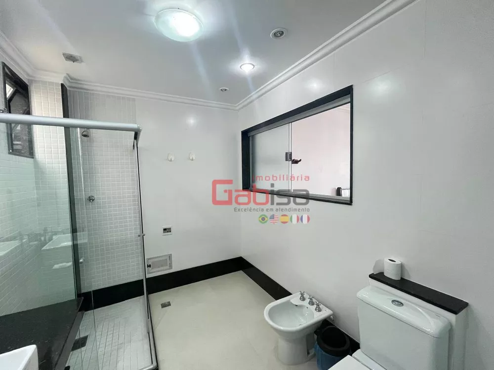 Apartamento, 3 quartos, 205 m² - Foto 1