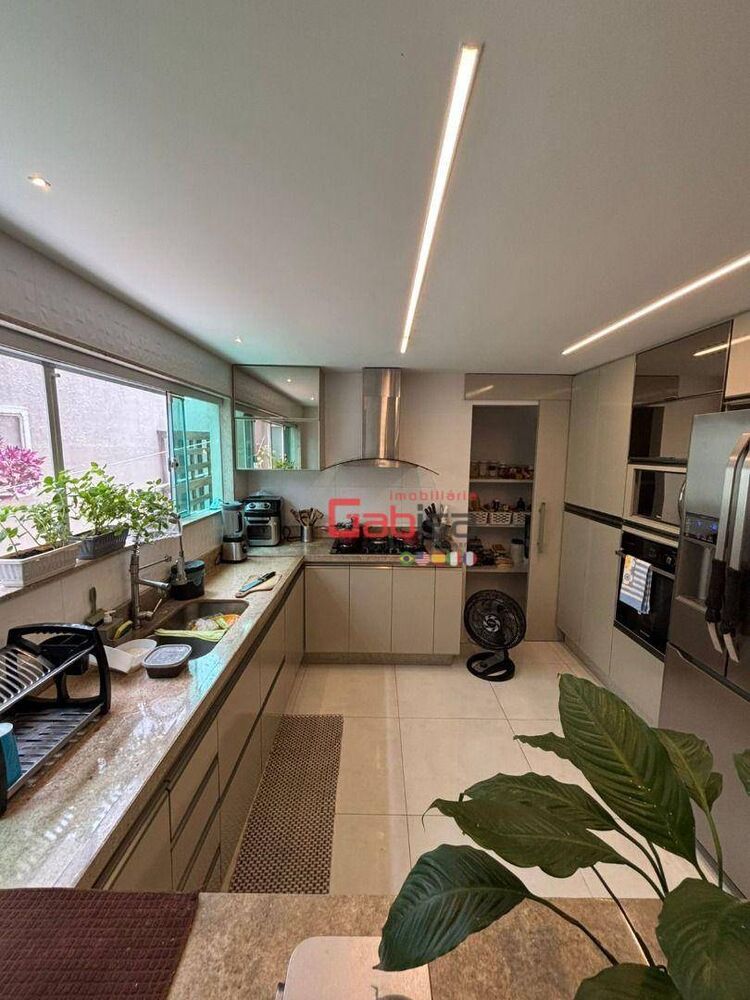 Casa à venda com 4 quartos, 240m² - Foto 14