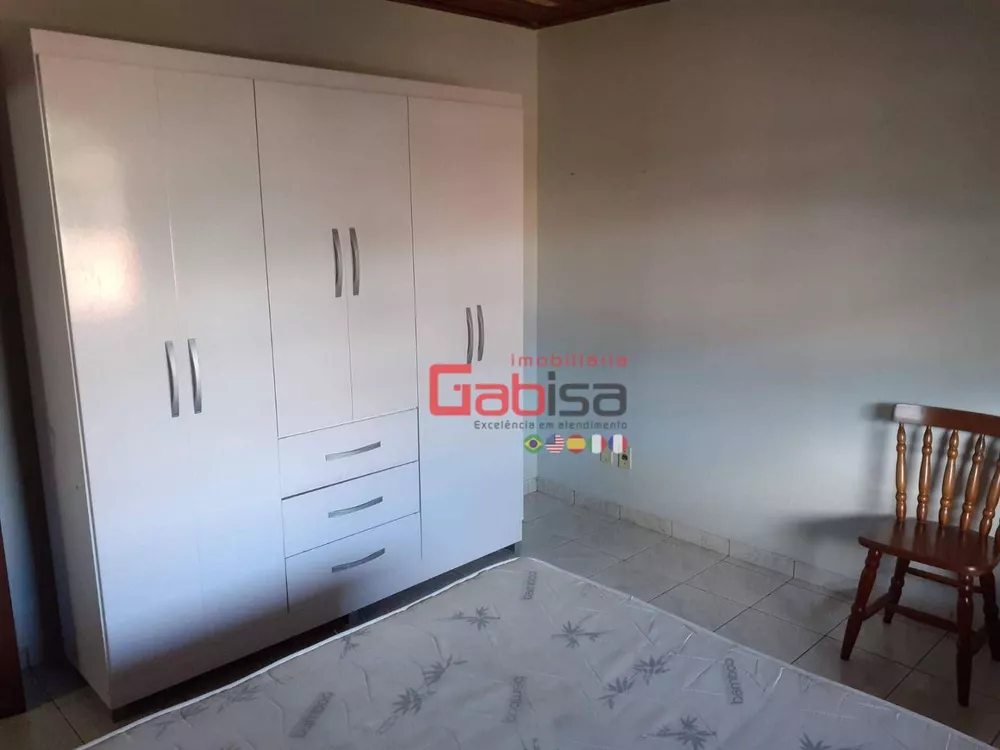 Casa à venda com 6 quartos, 235m² - Foto 2