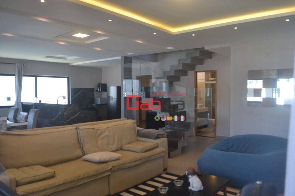 Casa de Condomínio à venda com 4 quartos, 210m² - Foto 1