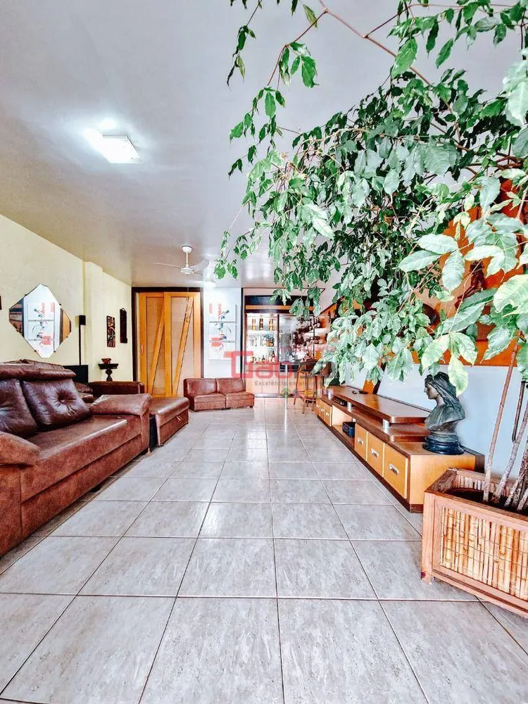 Cobertura, 3 quartos, 220 m² - Foto 2