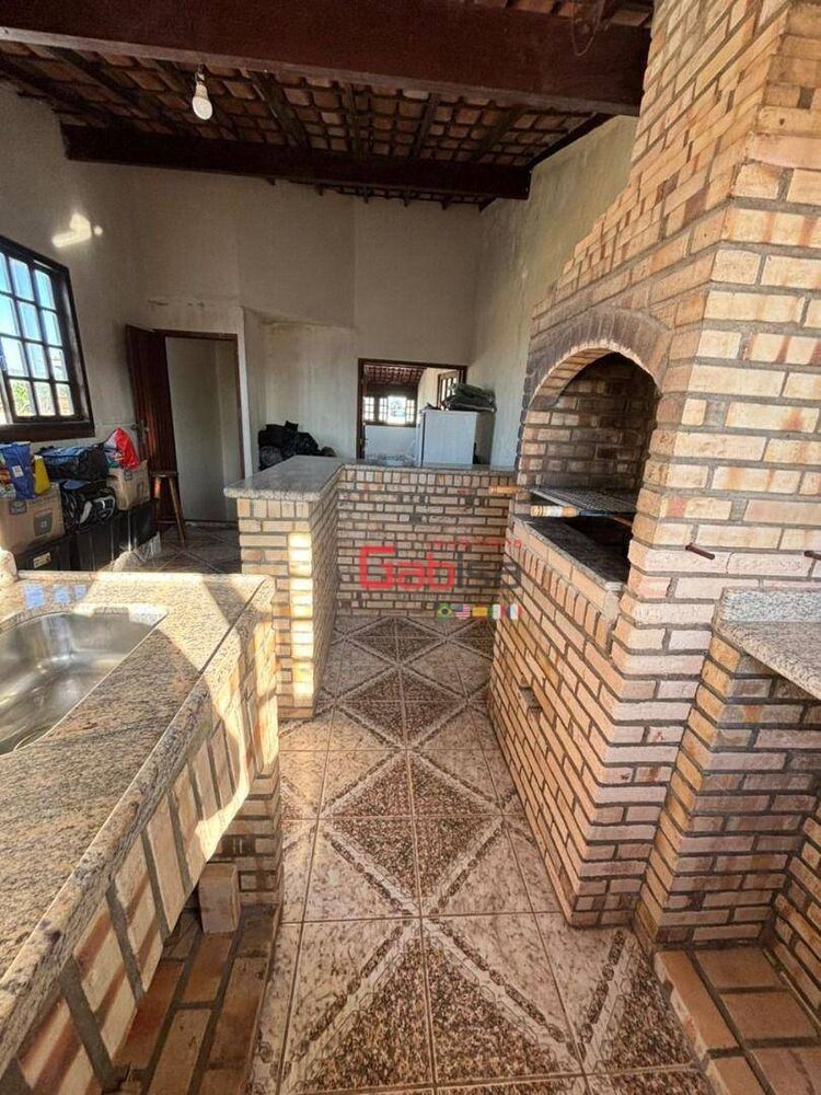 Casa à venda com 2 quartos, 250m² - Foto 2