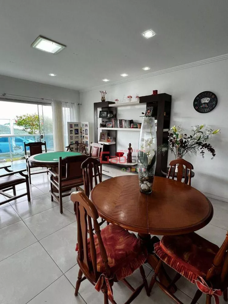 Casa, 6 quartos, 361 m² - Foto 1