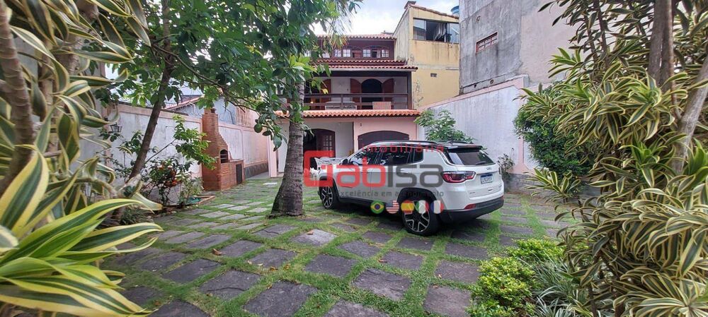Casa à venda com 5 quartos, 200m² - Foto 1