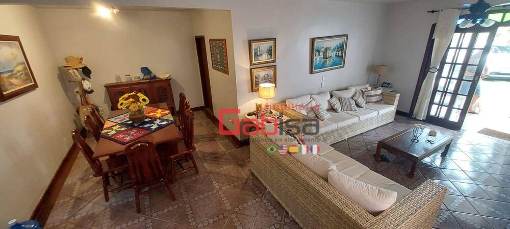 Casa à venda com 5 quartos, 200m² - Foto 2