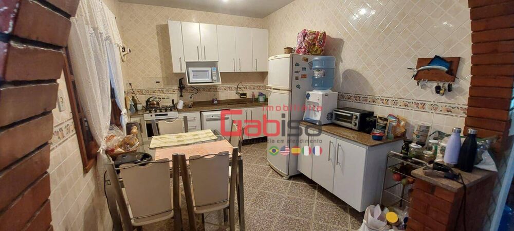 Casa à venda com 5 quartos, 200m² - Foto 3