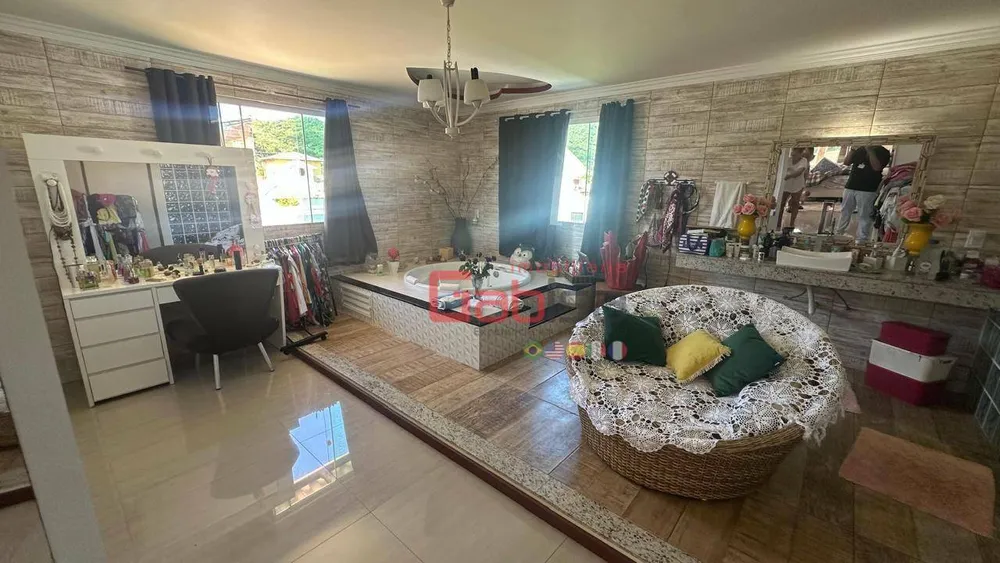 Casa, 4 quartos, 220 m² - Foto 1