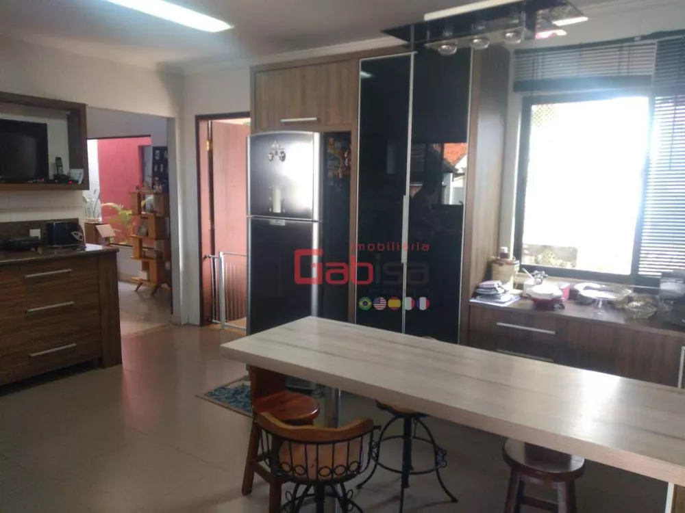 Casa, 3 quartos, 240 m² - Foto 4