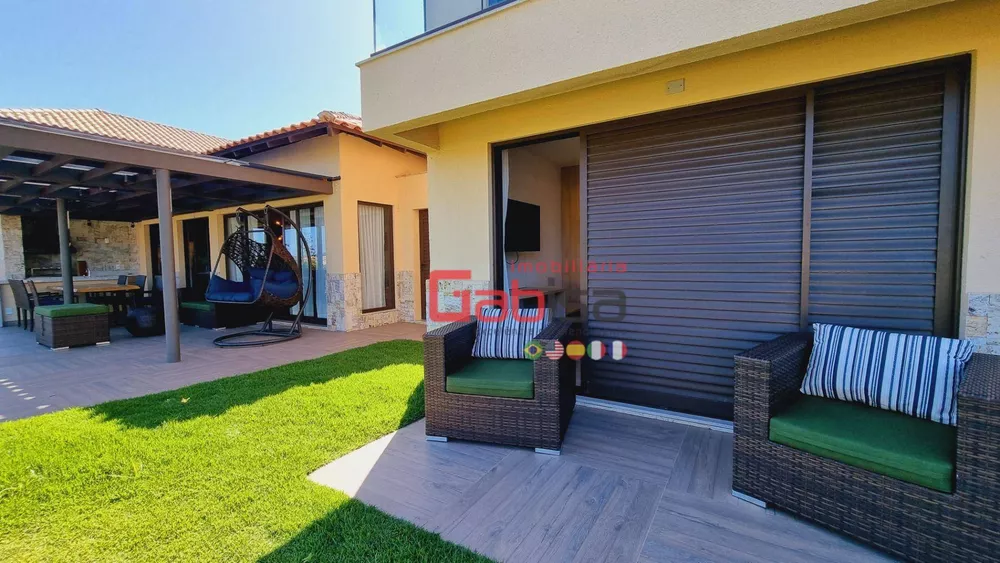 Casa, 4 quartos, 270 m² - Foto 1