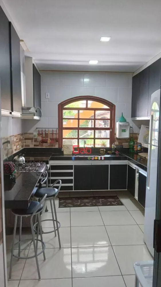 Casa, 4 quartos, 208 m² - Foto 2