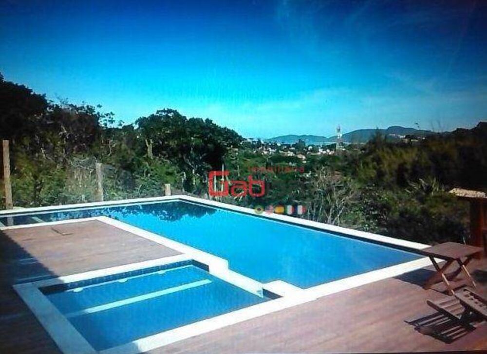 Casa à venda com 4 quartos, 240m² - Foto 1