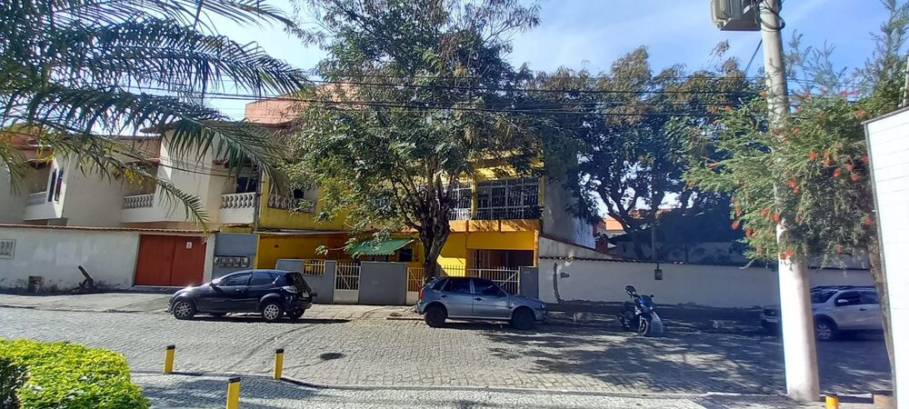 Casa à venda com 8 quartos, 300m² - Foto 1