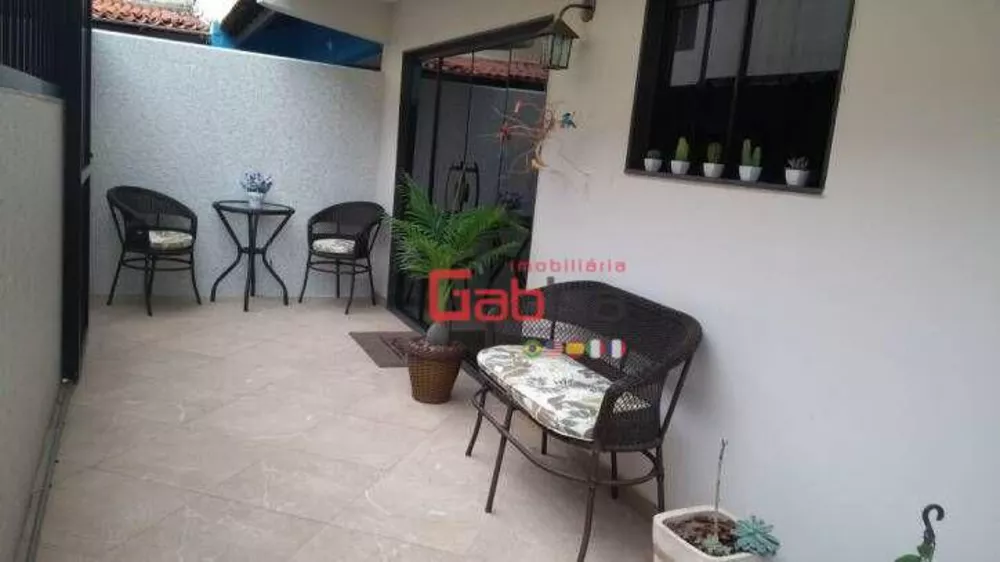 Casa à venda com 3 quartos, 140m² - Foto 2