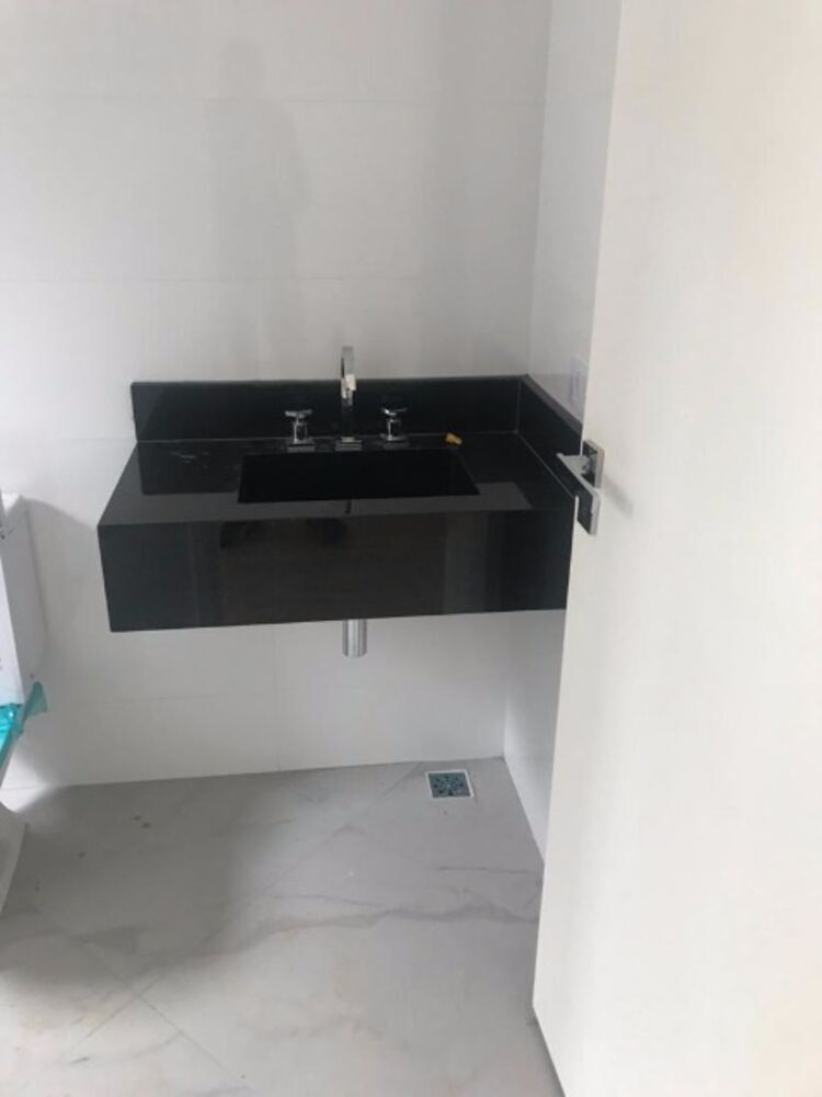 Casa de Condomínio à venda com 3 quartos, 245m² - Foto 2