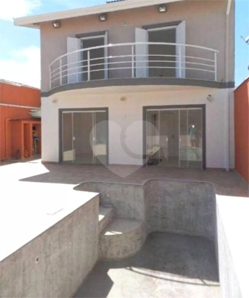 Casa à venda com 31 quartos, 233m² - Foto 1