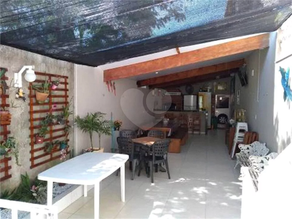 Casa à venda com 3 quartos, 100m² - Foto 1