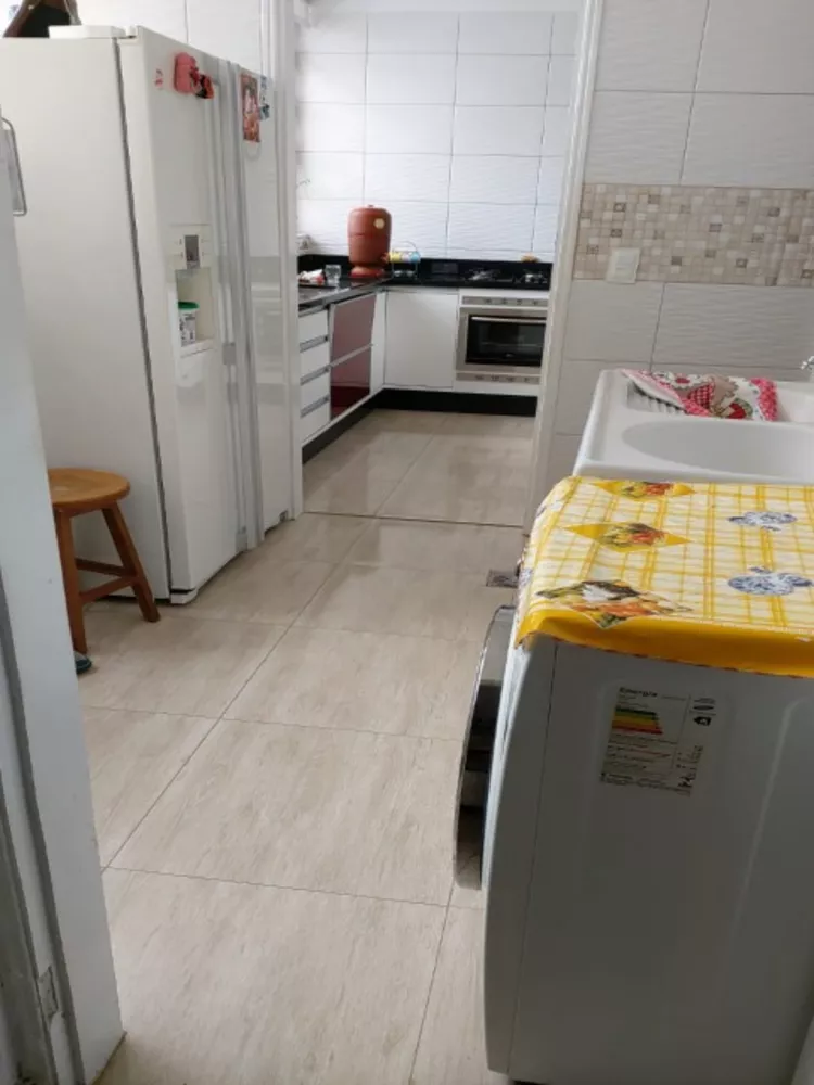 Apartamento à venda com 3 quartos, 200m² - Foto 2