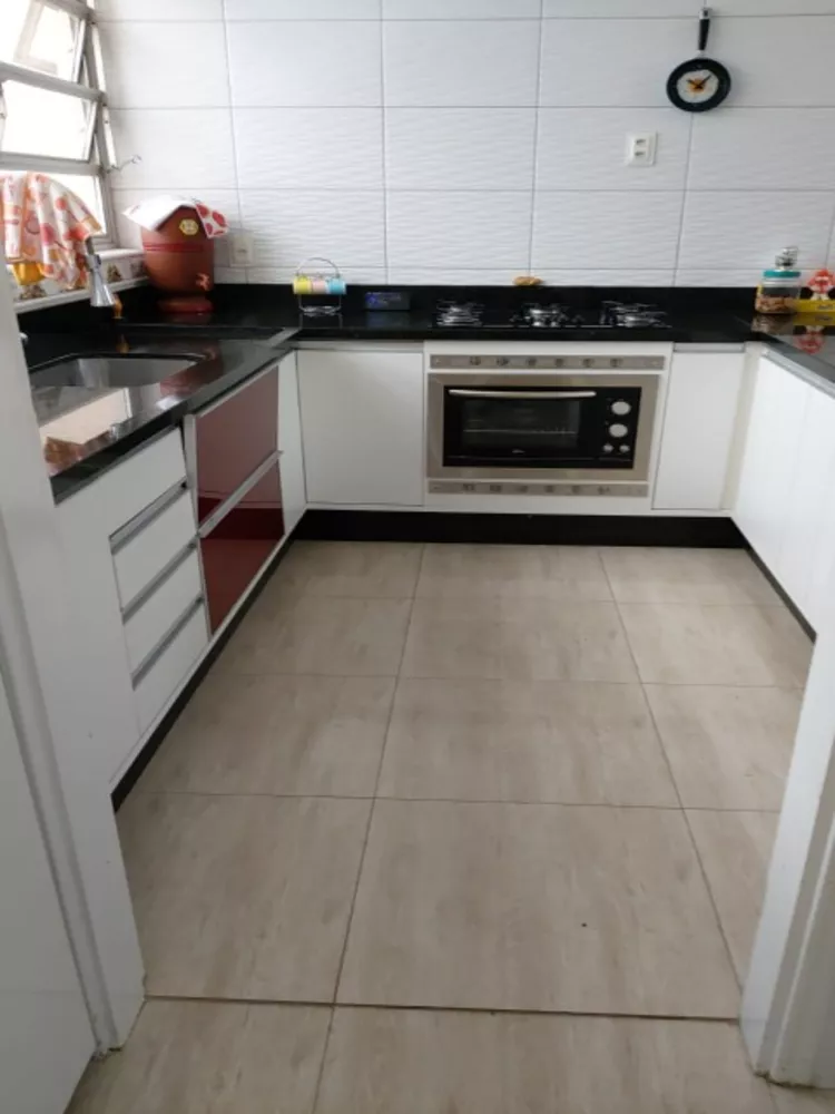 Apartamento à venda com 3 quartos, 200m² - Foto 1