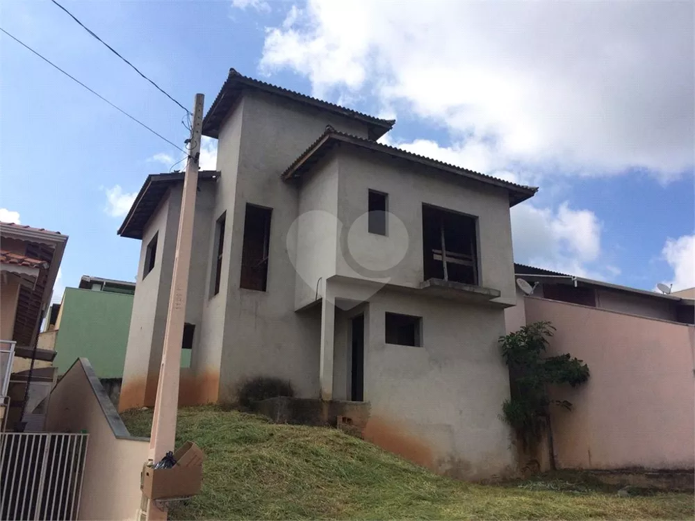 Casa à venda com 3 quartos, 170m² - Foto 1